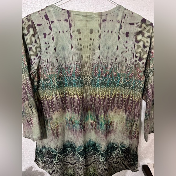 World Unity Top - Picture 2 of 3